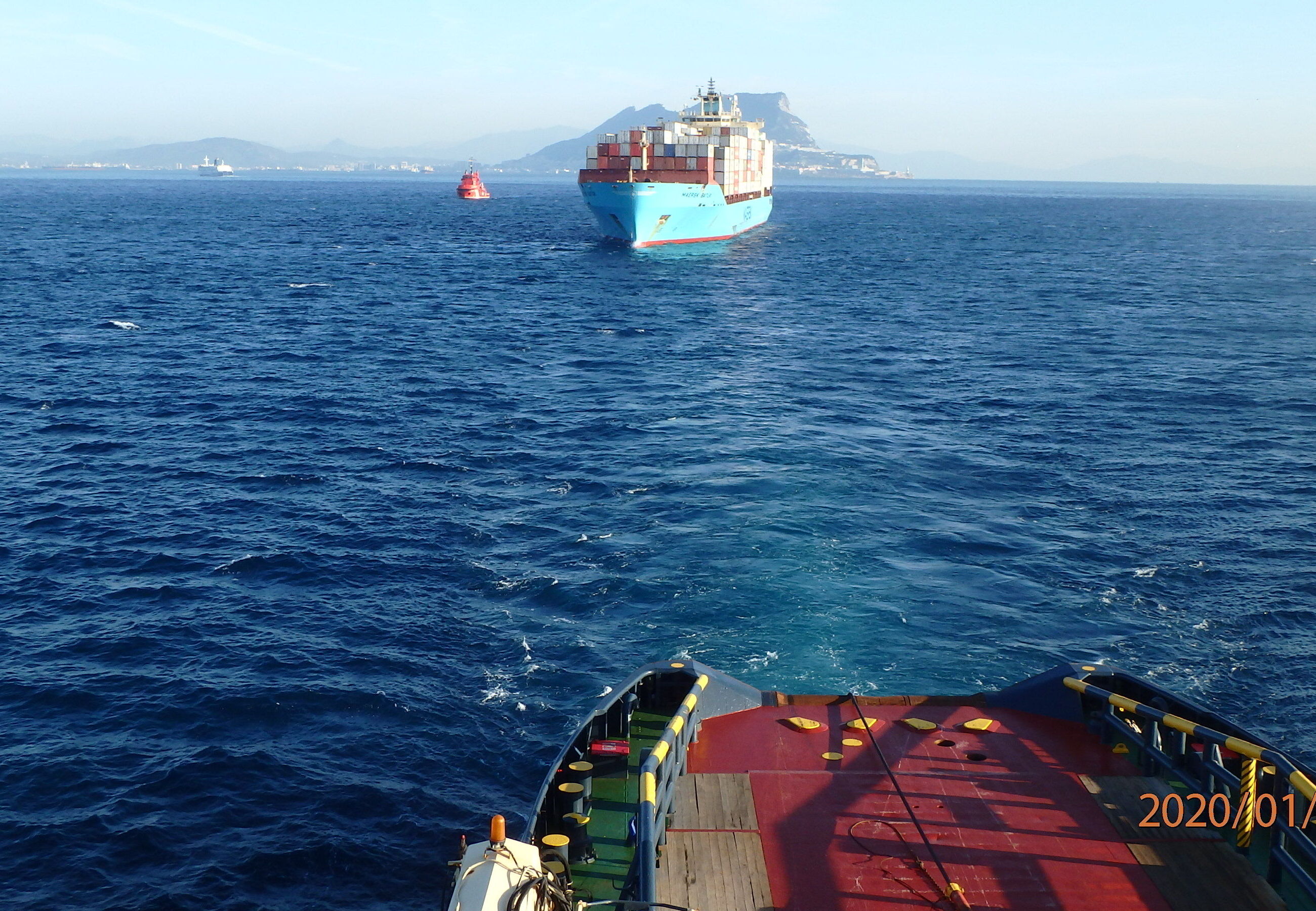 ALP Guard assisting Maersk Batur 2