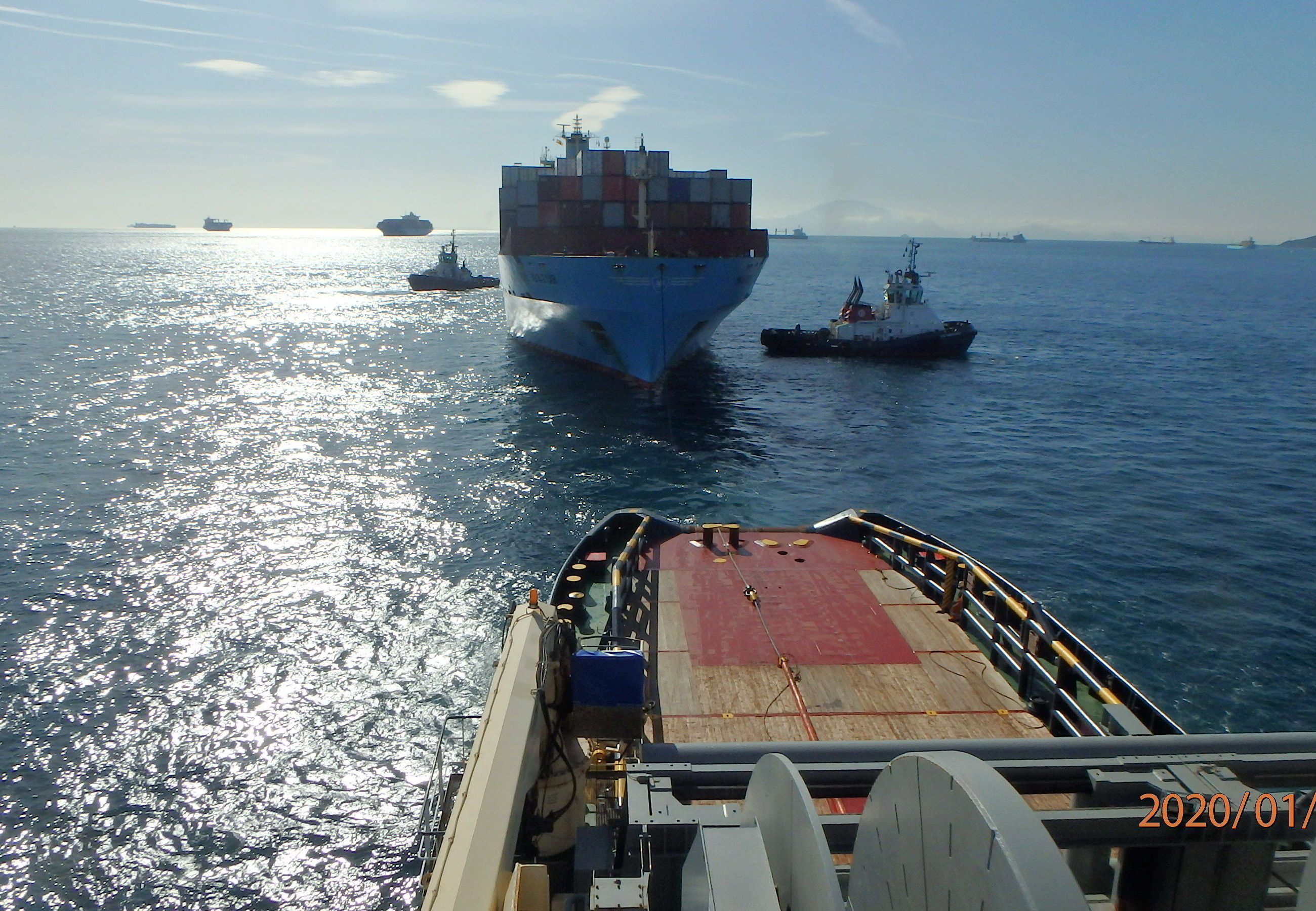 ALP Guard assisting Maersk Batur 3