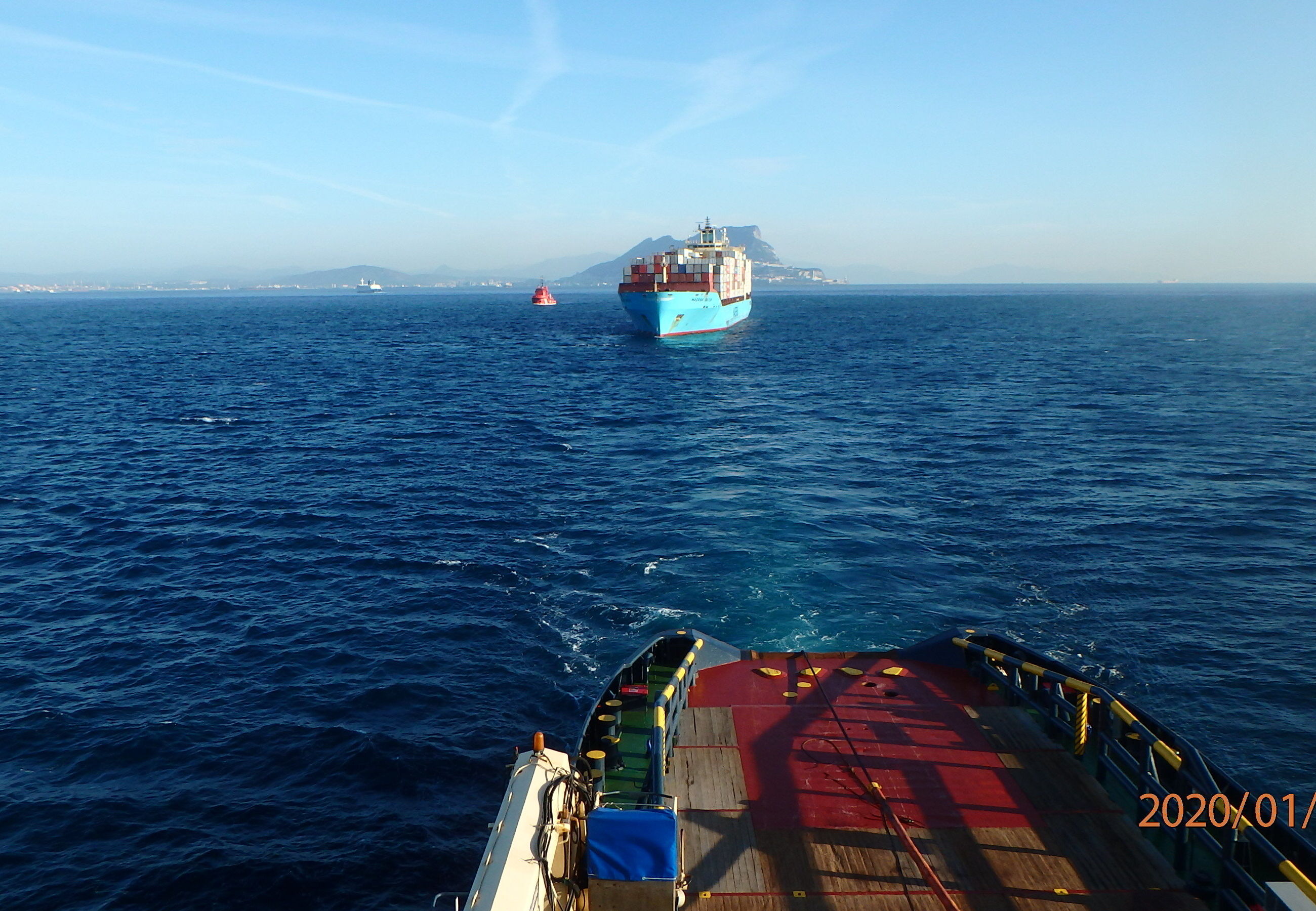 ALP Guard assisting Maersk Batur
